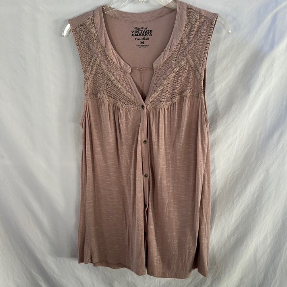 Nine West Vintage sleeveless button up shirt with woven detail